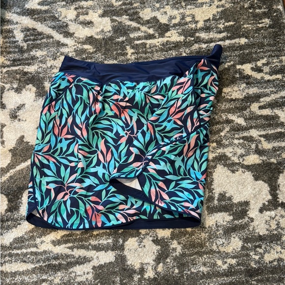 Land's End- Navy Leaves Quick Dry Board Swim Skort- Size: 22W- Never Worn! - Picture 3 of 5